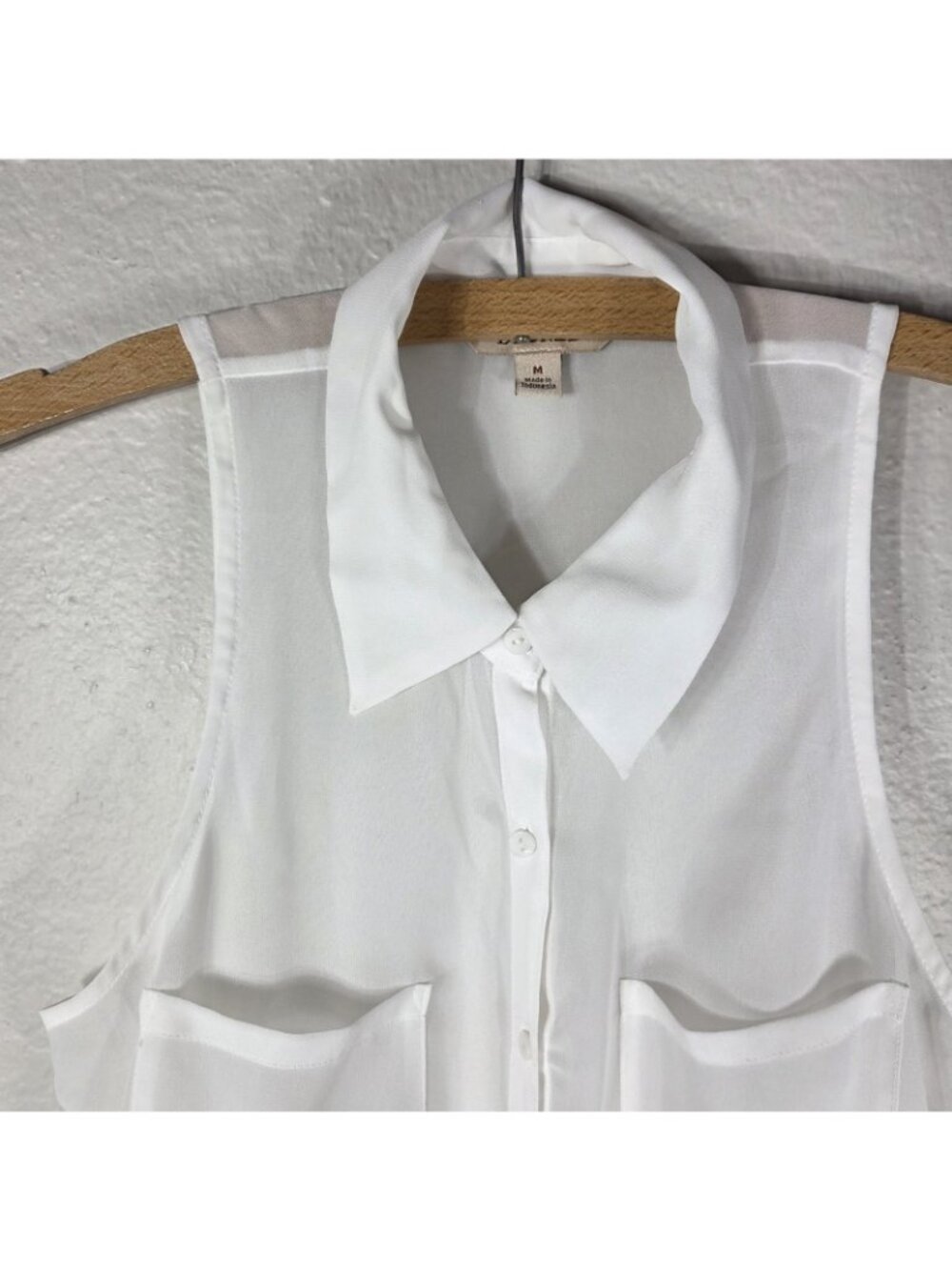 Decree White Sleeveless Sheer Button Front Top Womens Size M Collared Pockets - Picture 4 of 10